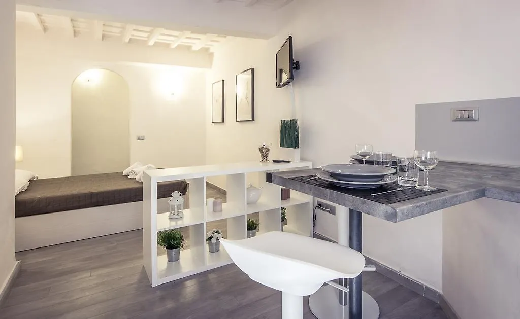 Duomo White Suite Florence Apartment